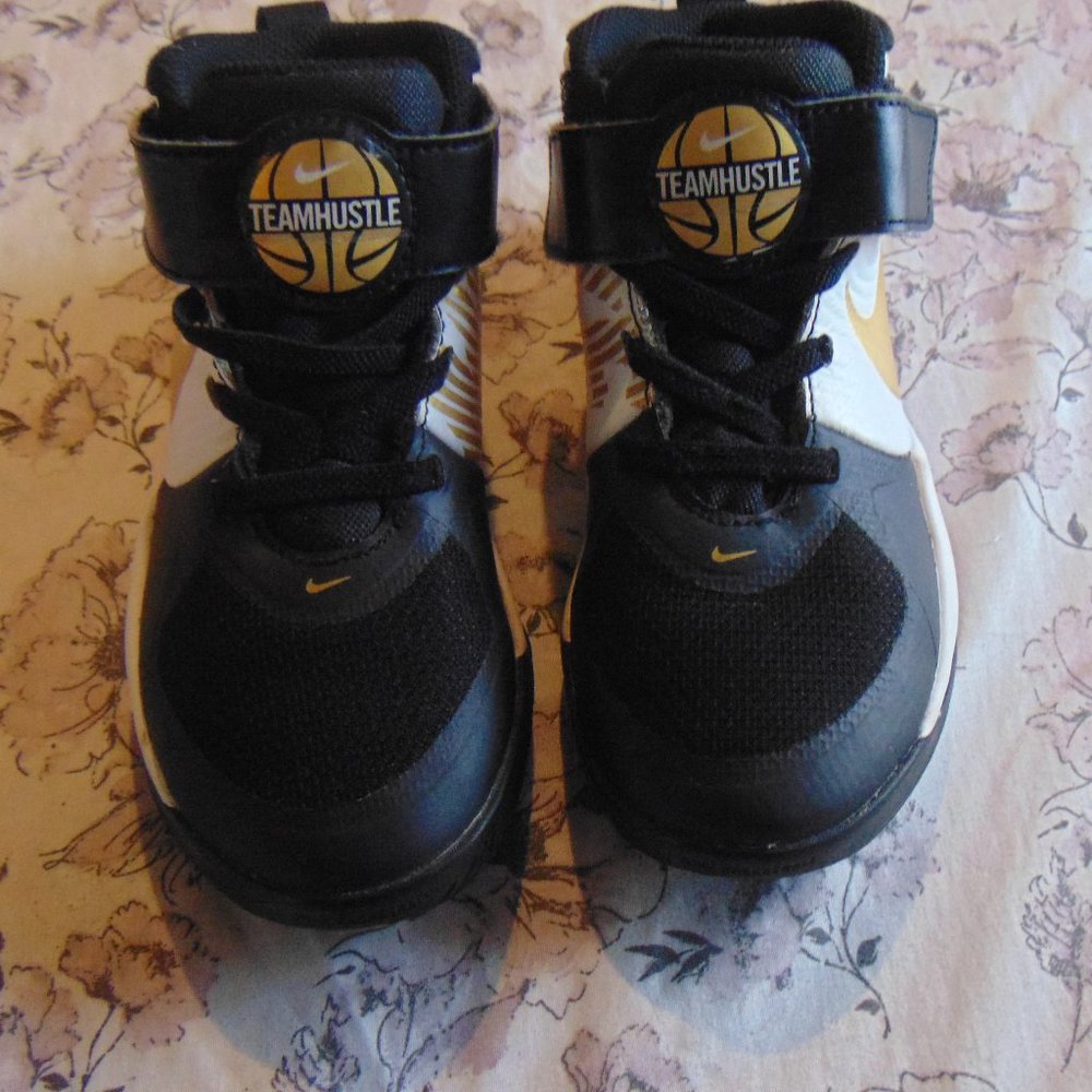 Nike  :Team Hustle